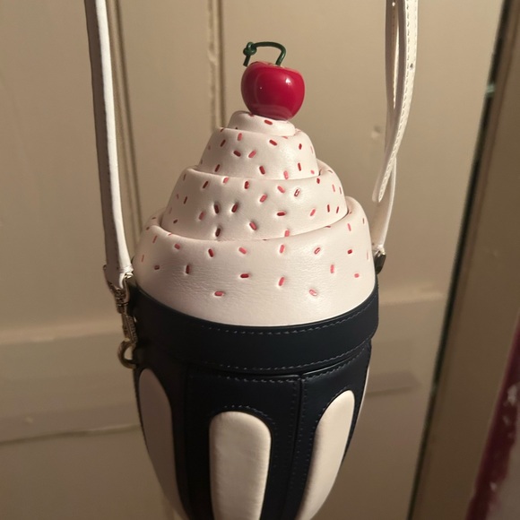 Sundae Kate Spade Bag retails 520CAD - Picture 5 of 6